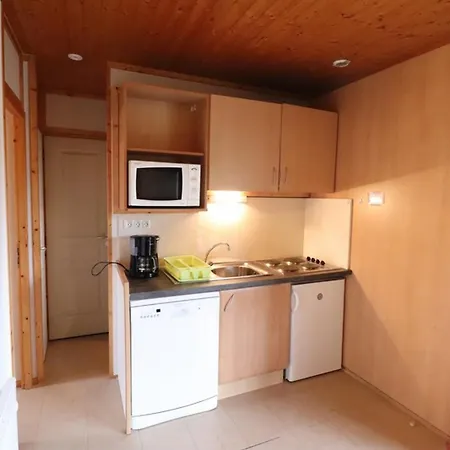 Hébergement de vacances Au Coeur Des Volcans, Confortable Avec Terrasse, 2 Ch, Animaux Acceptes, Tennis, Jeux Pour Enfants - Fr-1-742-445 Salers