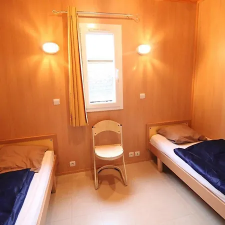 Hébergement de vacances Au Coeur Des Volcans, Confortable Avec Terrasse, 2 Ch, Animaux Acceptes, Tennis, Jeux Pour Enfants - Fr-1-742-445 *