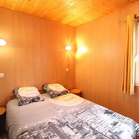 Hébergement de vacances Au Coeur Des Volcans, Confortable Avec Terrasse, 2 Ch, Animaux Acceptes, Tennis, Jeux Pour Enfants - Fr-1-742-445 *